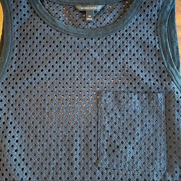 Banana Republic sleeveless black lattice top w/crewneck and front pocket - Picture 6 of 8